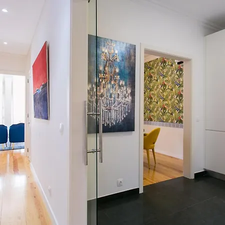 Luxury Retreat! 2 Suites, Balcony & Views!! * Lisbon