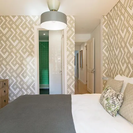 Luxury Retreat! 2 Suites, Balcony & Views!! Apartamento *