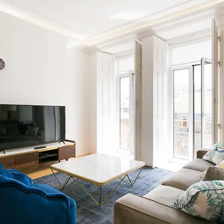 Daire Luxury Retreat! 2 Suites, Balcony & Views!! *