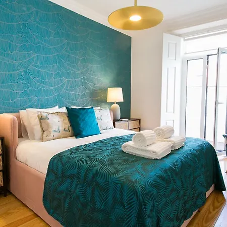 Luxury Retreat! 2 Suites, Balcony & Views!! 아파트 리스본