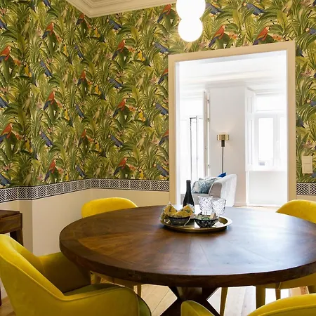 公寓 Luxury Retreat! 2 Suites, Balcony & Views!! Lisboa
