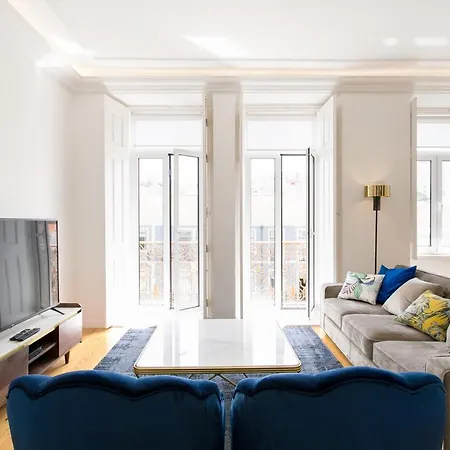 Luxury Retreat! 2 Suites, Balcony & Views!! * Lisboa