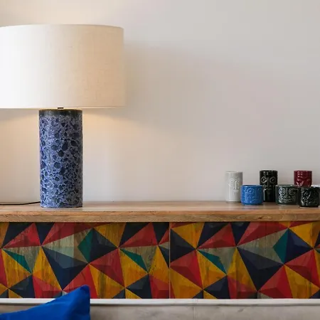 Luxury Retreat! 2 Suites, Balcony & Views!! Lisboa