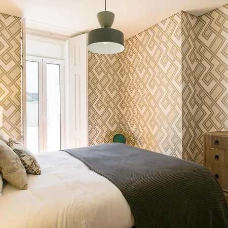 Luxury Retreat! 2 Suites, Balcony & Views!! Lisbona