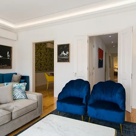 公寓 Luxury Retreat! 2 Suites, Balcony & Views!! Lisboa
