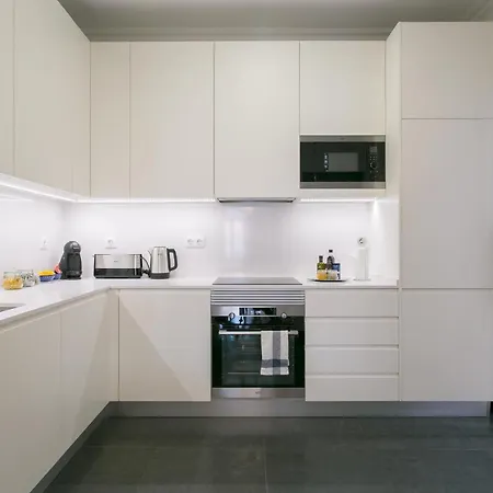 Luxury Retreat! 2 Suites, Balcony & Views!! Διαμέρισμα