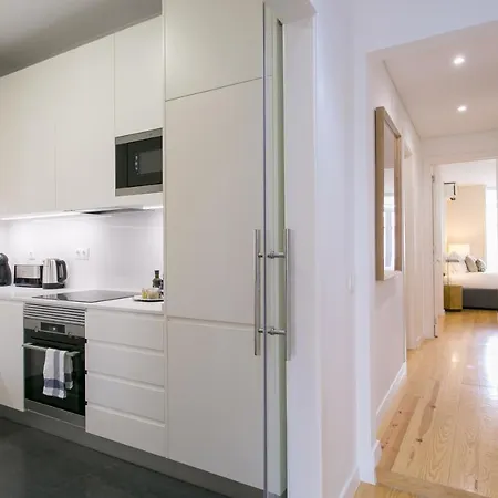 Apartment Luxury Retreat! 2 Suites, Balcony & Views!!