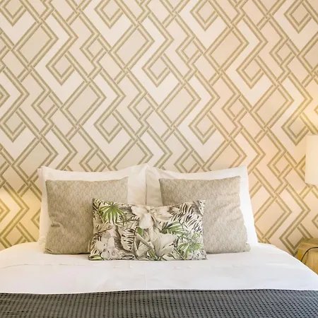 Apartman Luxury Retreat! 2 Suites, Balcony & Views!! *