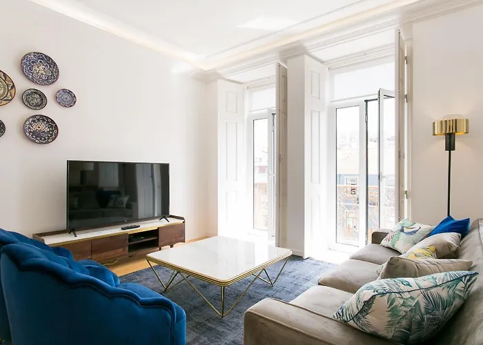 شقة Luxury Retreat! 2 Suites, Balcony & Views!! *