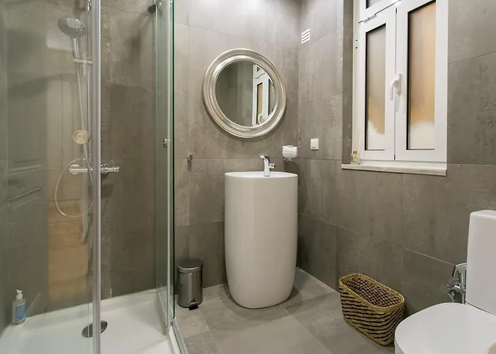 Luxury Retreat! 2 Suites, Balcony & Views!! شقة Lisboa