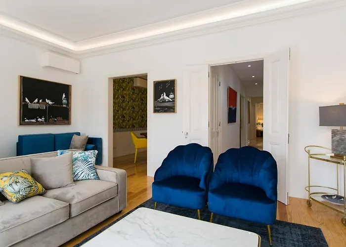 شقة Luxury Retreat! 2 Suites, Balcony & Views!! Lisboa