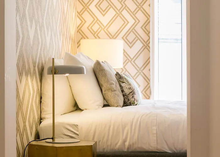 Luxury Retreat! 2 Suites, Balcony & Views!! شقة Lisboa